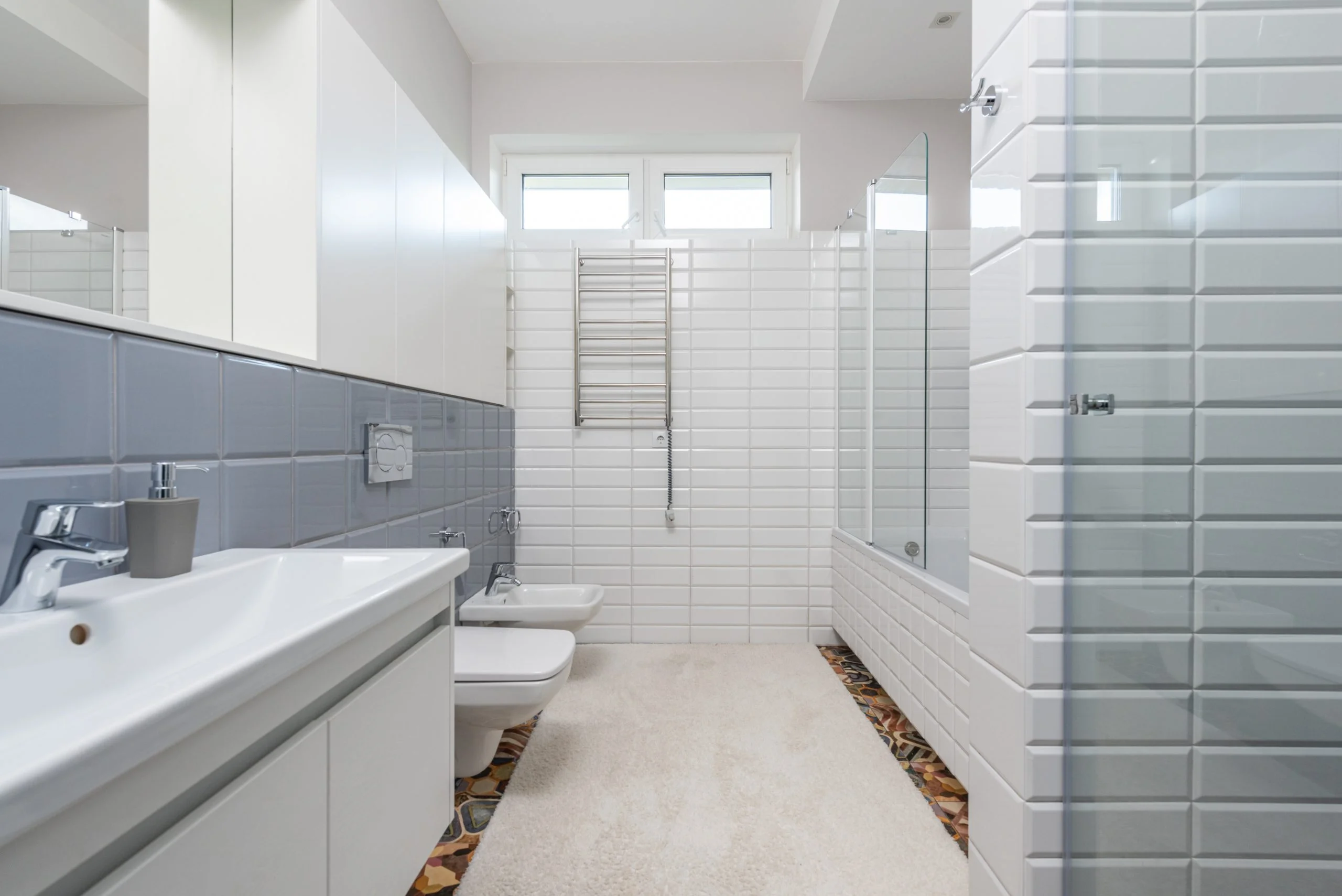Bathroom hardware